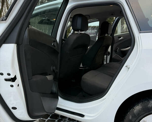 Белый Опель Астра, объемом двигателя 1.3 л и пробегом 372 тыс. км за 5200 $, фото 9 на Automoto.ua