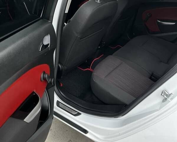 Опель Астра 2011 у Ковель на Automoto.ua Білий Опель Астра, об'ємом двигуна 1.7 л та пробігом 257 тис. км за 7299 $, фото 13 на Automoto.ua