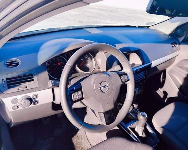 Белый Опель Астра, объемом двигателя 1.6 л и пробегом 199 тыс. км за 5350 $, фото 19 на Automoto.ua