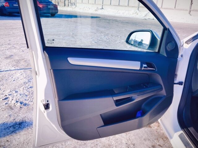 Белый Опель Астра, объемом двигателя 1.6 л и пробегом 199 тыс. км за 5250 $, фото 17 на Automoto.ua