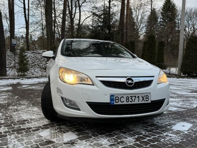 Белый Опель Астра, объемом двигателя 1.2 л и пробегом 372 тыс. км за 4600 $, фото 2 на Automoto.ua