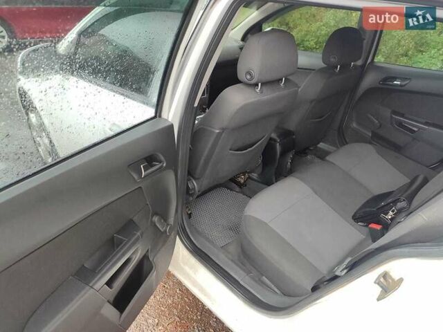 Опель Астра 2011 в Тульчине на Automoto.ua Белый Опель Астра, объемом двигателя 1.69 л и пробегом 281 тыс. км за 5800 $, фото 24 на Automoto.ua