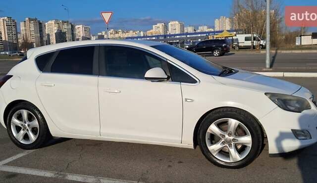 Белый Опель Астра, объемом двигателя 1.69 л и пробегом 261 тыс. км за 7500 $, фото 6 на Automoto.ua