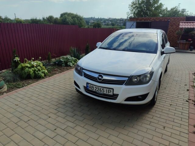 Белый Опель Астра, объемом двигателя 1.7 л и пробегом 280 тыс. км за 5800 $, фото 4 на Automoto.ua