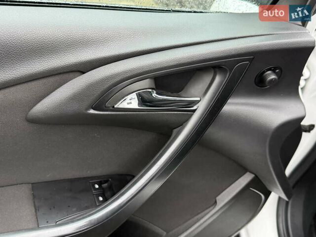 Белый Опель Астра, объемом двигателя 1.7 л и пробегом 300 тыс. км за 6999 $, фото 29 на Automoto.ua