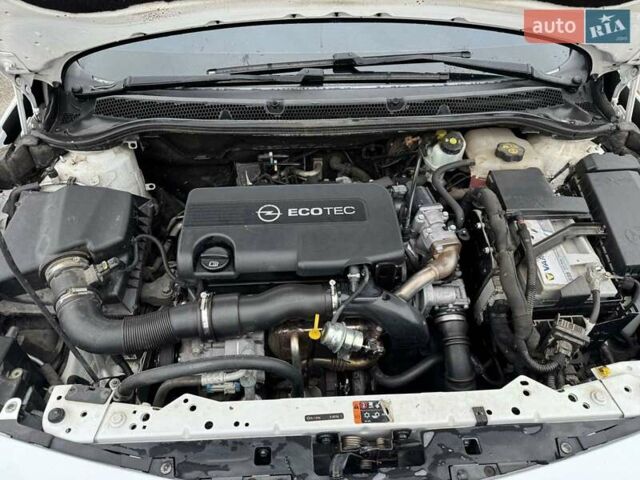 Белый Опель Астра, объемом двигателя 1.7 л и пробегом 235 тыс. км за 7500 $, фото 11 на Automoto.ua