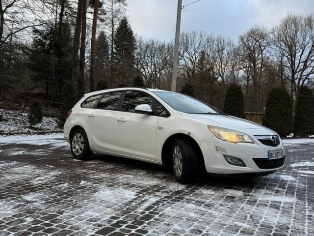 Белый Опель Астра, объемом двигателя 1.2 л и пробегом 372 тыс. км за 4600 $, фото 1 на Automoto.ua