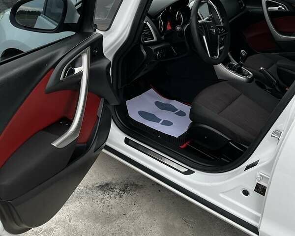 Опель Астра 2011 у Ковель на Automoto.ua Білий Опель Астра, об'ємом двигуна 1.7 л та пробігом 257 тис. км за 7299 $, фото 12 на Automoto.ua