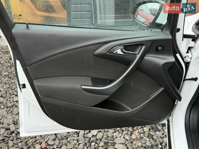 Белый Опель Астра, объемом двигателя 1.7 л и пробегом 300 тыс. км за 6999 $, фото 28 на Automoto.ua