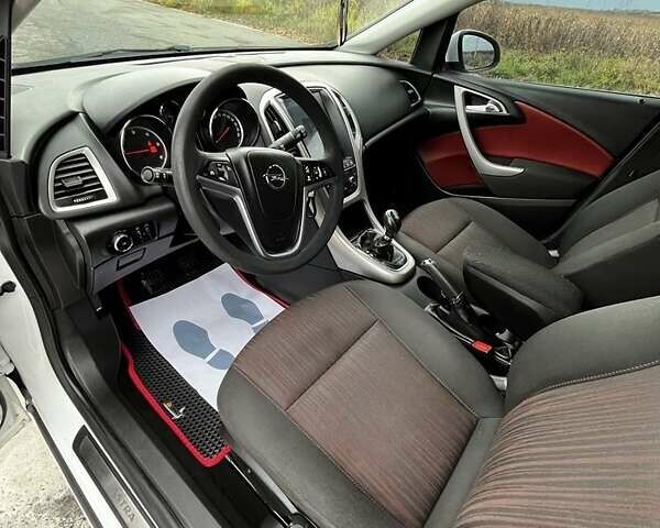 Опель Астра 2011 у Ковель на Automoto.ua Білий Опель Астра, об'ємом двигуна 1.7 л та пробігом 257 тис. км за 7299 $, фото 3 на Automoto.ua