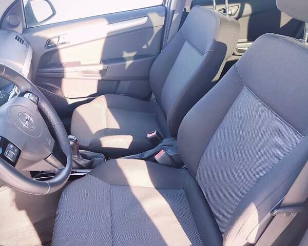 Белый Опель Астра, объемом двигателя 1.6 л и пробегом 199 тыс. км за 5350 $, фото 18 на Automoto.ua