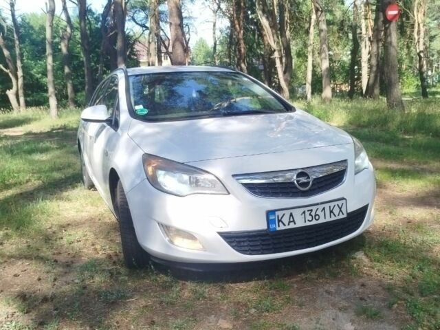Белый Опель Астра, объемом двигателя 1.7 л и пробегом 235 тыс. км за 4801 $, фото 1 на Automoto.ua