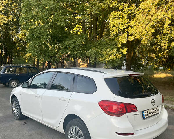 Белый Опель Астра, объемом двигателя 1.69 л и пробегом 225 тыс. км за 7250 $, фото 3 на Automoto.ua