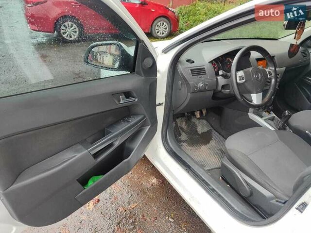 Опель Астра 2011 в Тульчине на Automoto.ua Белый Опель Астра, объемом двигателя 1.69 л и пробегом 281 тыс. км за 5800 $, фото 20 на Automoto.ua