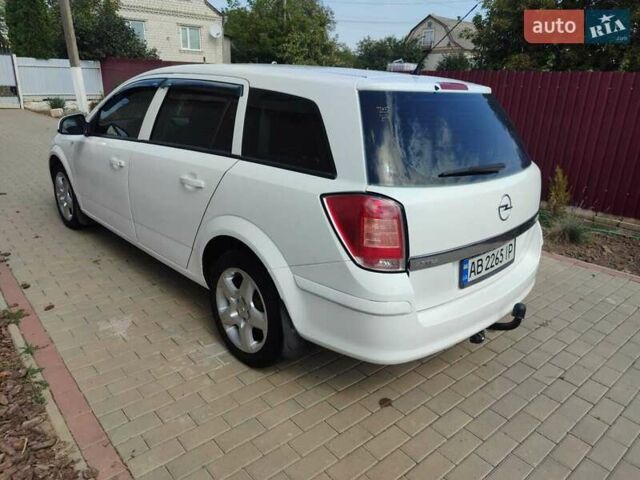 Опель Астра 2011 в Тульчине на Automoto.ua Белый Опель Астра, объемом двигателя 1.69 л и пробегом 281 тыс. км за 5800 $, фото 5 на Automoto.ua
