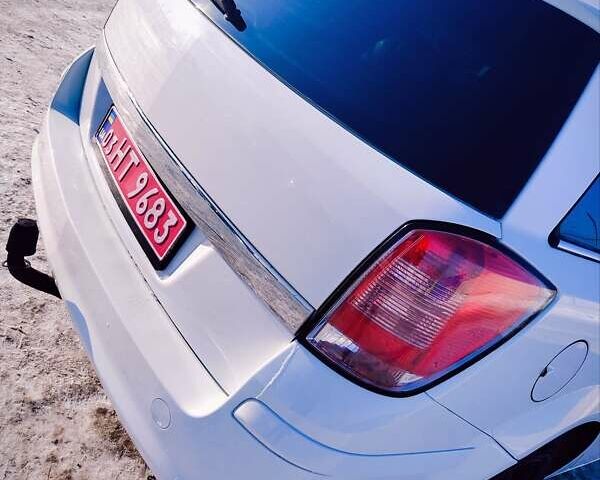 Белый Опель Астра, объемом двигателя 1.6 л и пробегом 199 тыс. км за 5350 $, фото 9 на Automoto.ua