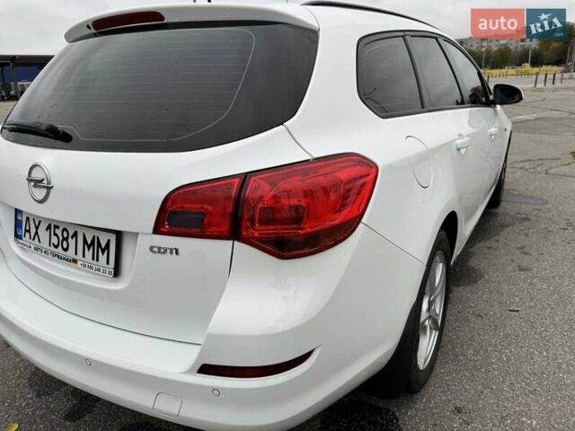 Белый Опель Астра, объемом двигателя 1.7 л и пробегом 235 тыс. км за 7500 $, фото 3 на Automoto.ua