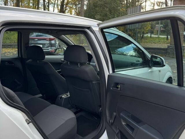 Білий Опель Астра, об'ємом двигуна 1.7 л та пробігом 214 тис. км за 5600 $, фото 18 на Automoto.ua