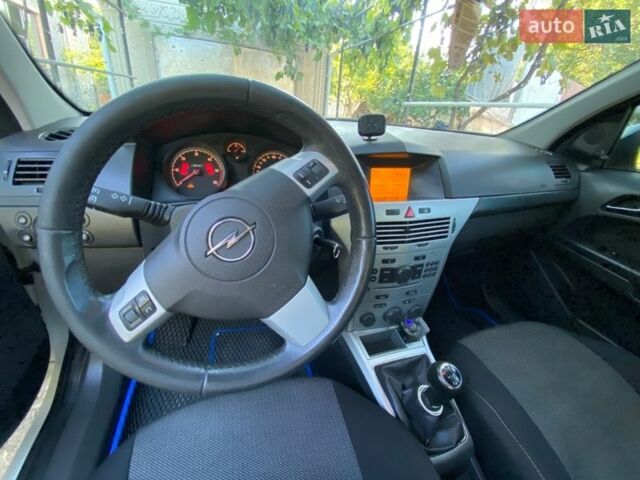 Белый Опель Астра, объемом двигателя 1.69 л и пробегом 305 тыс. км за 6600 $, фото 10 на Automoto.ua