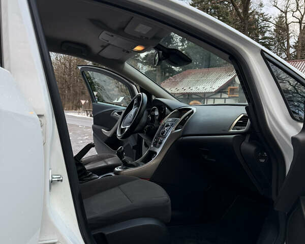 Белый Опель Астра, объемом двигателя 1.3 л и пробегом 372 тыс. км за 5200 $, фото 13 на Automoto.ua