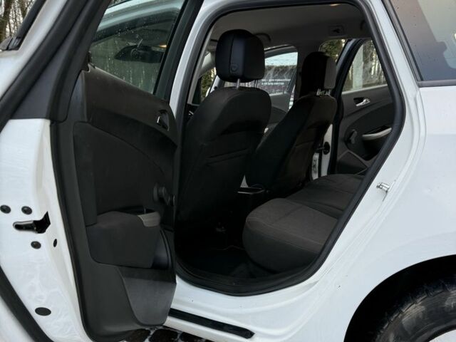 Белый Опель Астра, объемом двигателя 1.2 л и пробегом 372 тыс. км за 4600 $, фото 6 на Automoto.ua