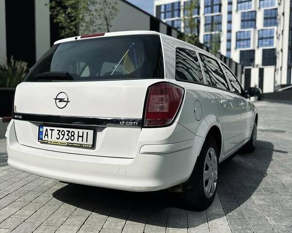 Белый Опель Астра, объемом двигателя 1.7 л и пробегом 211 тыс. км за 6200 $, фото 4 на Automoto.ua