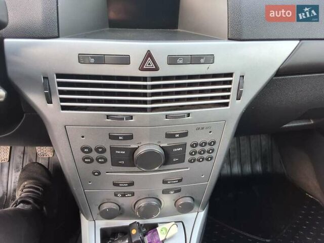 Белый Опель Астра, объемом двигателя 1.6 л и пробегом 167 тыс. км за 6999 $, фото 19 на Automoto.ua