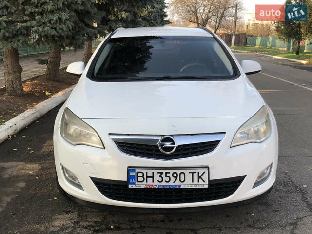 Белый Опель Астра, объемом двигателя 1.25 л и пробегом 321 тыс. км за 7499 $, фото 1 на Automoto.ua