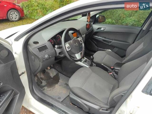 Опель Астра 2011 в Тульчине на Automoto.ua Белый Опель Астра, объемом двигателя 1.69 л и пробегом 281 тыс. км за 5800 $, фото 18 на Automoto.ua