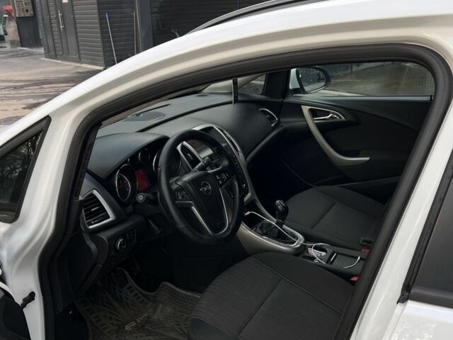 Белый Опель Астра, объемом двигателя 1.7 л и пробегом 267 тыс. км за 5500 $, фото 4 на Automoto.ua