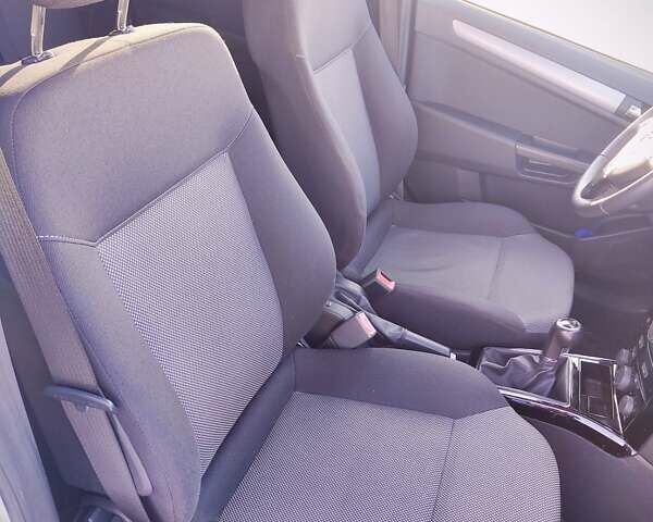 Белый Опель Астра, объемом двигателя 1.6 л и пробегом 199 тыс. км за 5350 $, фото 22 на Automoto.ua