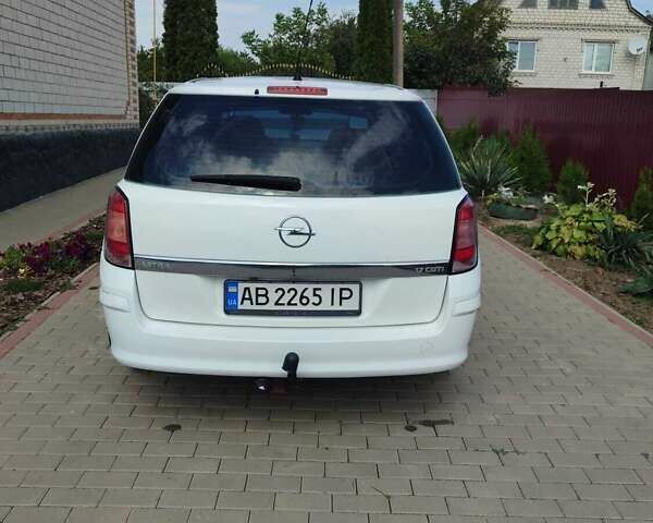 Опель Астра 2011 в Тульчине на Automoto.ua Белый Опель Астра, объемом двигателя 1.69 л и пробегом 281 тыс. км за 5800 $, фото 4 на Automoto.ua
