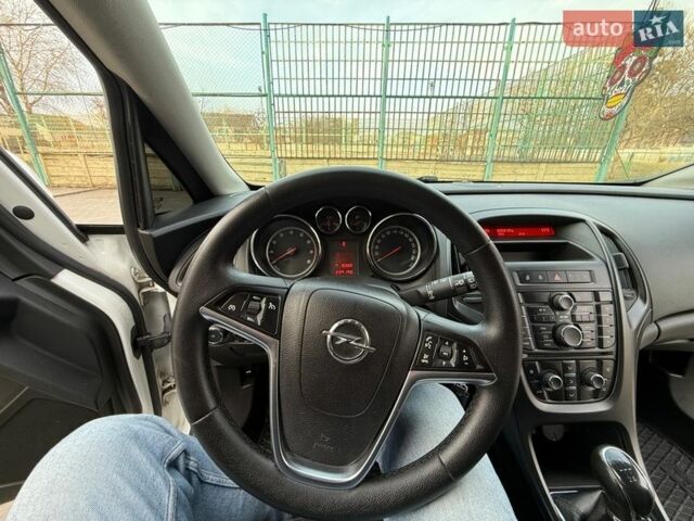 Белый Опель Астра, объемом двигателя 1.6 л и пробегом 239 тыс. км за 7200 $, фото 6 на Automoto.ua