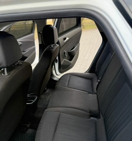 Белый Опель Астра, объемом двигателя 1.6 л и пробегом 239 тыс. км за 7200 $, фото 10 на Automoto.ua