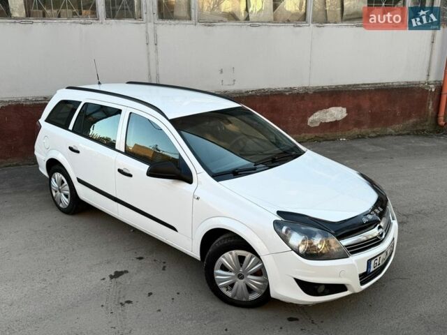 Белый Опель Астра, объемом двигателя 1.7 л и пробегом 246 тыс. км за 4997 $, фото 9 на Automoto.ua