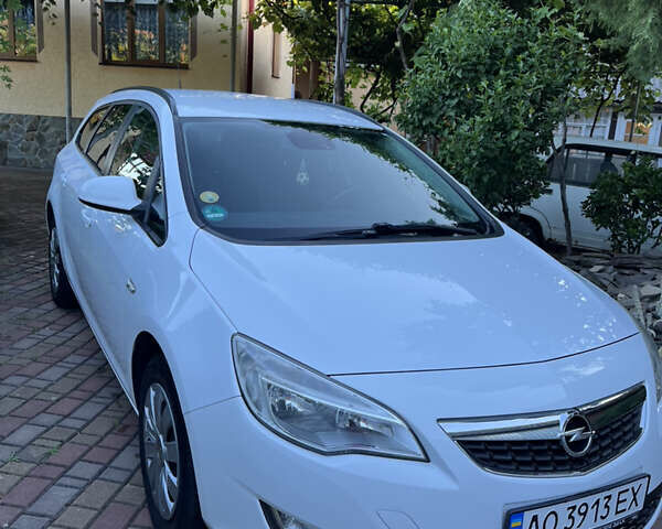 Белый Опель Астра, объемом двигателя 1.69 л и пробегом 289 тыс. км за 6800 $, фото 3 на Automoto.ua