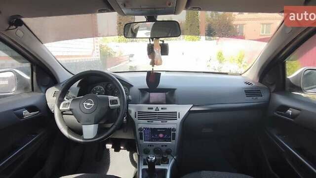 Опель Астра 2011 в Тульчине на Automoto.ua Белый Опель Астра, объемом двигателя 1.69 л и пробегом 281 тыс. км за 5800 $, фото 16 на Automoto.ua