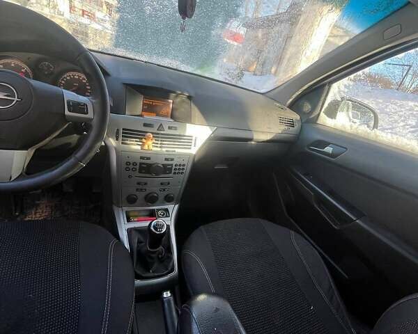 Белый Опель Астра, объемом двигателя 1.7 л и пробегом 427 тыс. км за 4800 $, фото 7 на Automoto.ua