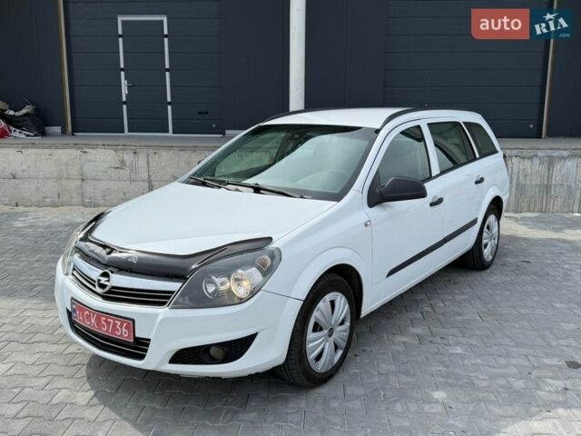Белый Опель Астра, объемом двигателя 1.7 л и пробегом 248 тыс. км за 4550 $, фото 5 на Automoto.ua