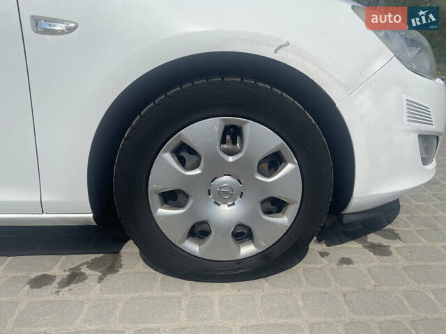 Белый Опель Астра, объемом двигателя 1.25 л и пробегом 366 тыс. км за 4700 $, фото 16 на Automoto.ua