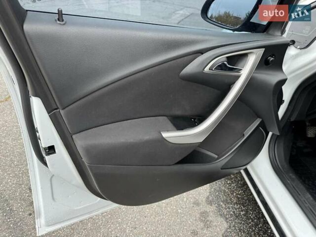 Белый Опель Астра, объемом двигателя 1.7 л и пробегом 235 тыс. км за 7500 $, фото 8 на Automoto.ua