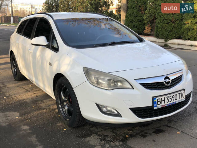 Белый Опель Астра, объемом двигателя 1.25 л и пробегом 321 тыс. км за 7499 $, фото 11 на Automoto.ua