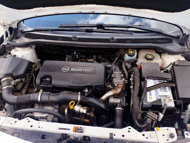 Опель Астра 2011 в Харькове на Automoto.ua Белый Опель Астра, объемом двигателя 1.7 л и пробегом 235 тыс. км за 7000 $, фото 8 на Automoto.ua