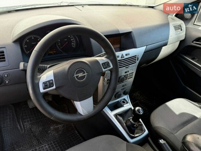 Белый Опель Астра, объемом двигателя 1.7 л и пробегом 248 тыс. км за 4550 $, фото 24 на Automoto.ua