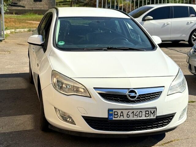 Белый Опель Астра, объемом двигателя 1.2 л и пробегом 0 тыс. км за 5550 $, фото 1 на Automoto.ua