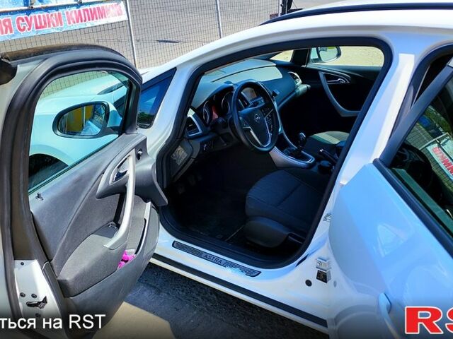 Белый Опель Астра, объемом двигателя 1.3 л и пробегом 173 тыс. км за 6500 $, фото 1 на Automoto.ua