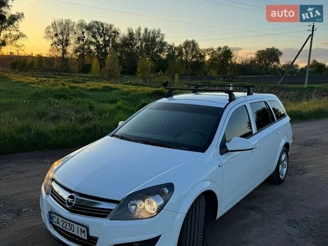 Белый Опель Астра, объемом двигателя 1.69 л и пробегом 260 тыс. км за 6100 $, фото 9 на Automoto.ua