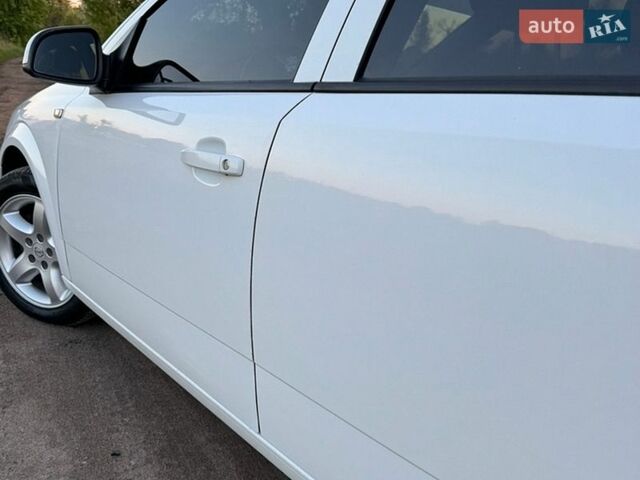 Белый Опель Астра, объемом двигателя 1.69 л и пробегом 260 тыс. км за 6100 $, фото 35 на Automoto.ua