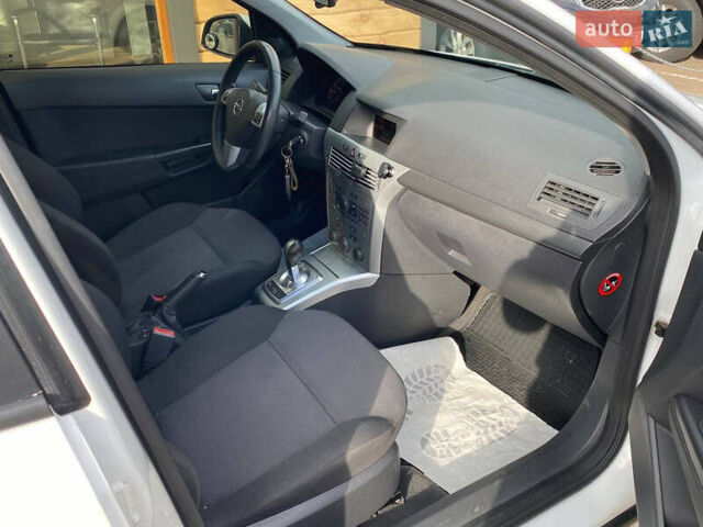 Білий Опель Астра, об'ємом двигуна 1.6 л та пробігом 201 тис. км за 6300 $, фото 9 на Automoto.ua