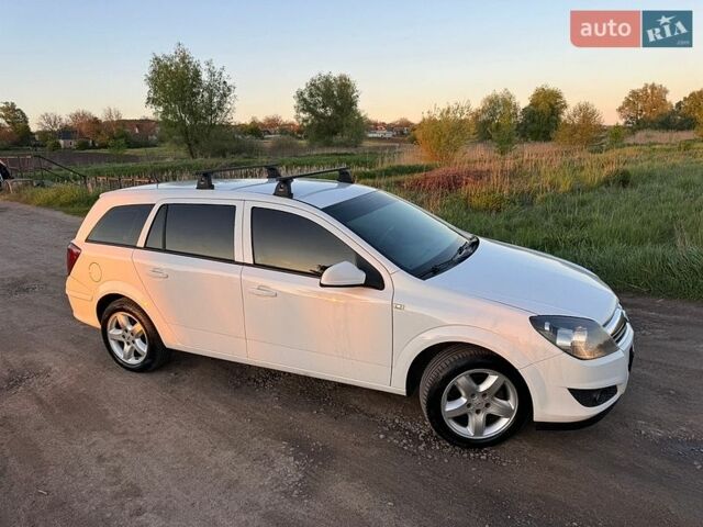 Белый Опель Астра, объемом двигателя 1.69 л и пробегом 260 тыс. км за 6100 $, фото 23 на Automoto.ua